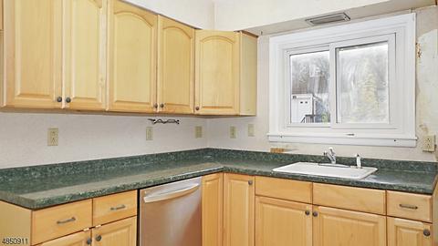 5 Lynn Dr, Springfield, NJ 07081 photo 4