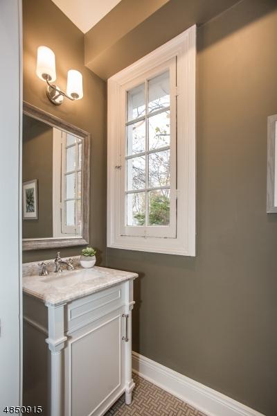 659 Berkeley Ave, Orange, NJ 07050 photo 10