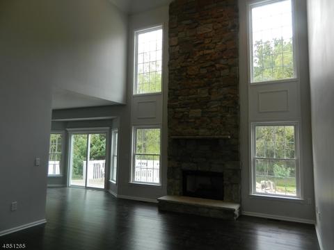 29 Benjamin Dr, Washington, NJ 07882 photo 3