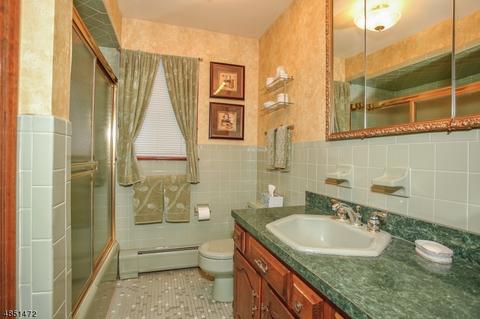 62 Schuler Ave, Waldwick, NJ 07463 photo 10