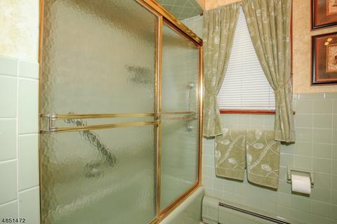 62 Schuler Ave, Waldwick, NJ 07463 photo 11
