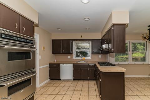 44 Golf Oval, Springfield, NJ 07081 photo 11