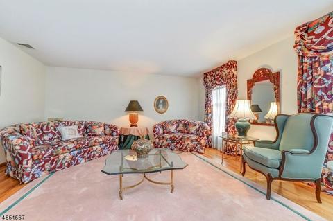 7 Bluebell Ct, Paramus, NJ 07652 photo 6