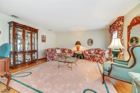 7 Bluebell Ct, Paramus, NJ 07652 photo 5