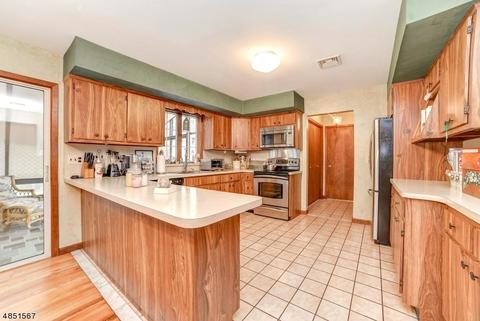 7 Bluebell Ct, Paramus, NJ 07652 photo 12