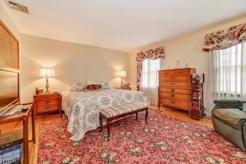 7 Bluebell Ct, Paramus, NJ 07652 photo 15