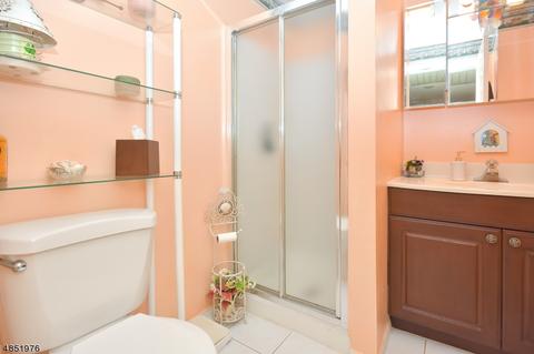 86 Suters Ln, Wayne, NJ 07470 photo 14