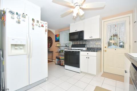 86 Suters Ln, Wayne, NJ 07470 photo 3