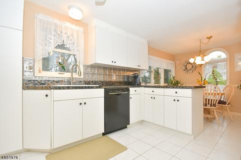 86 Suters Ln, Wayne, NJ 07470 photo 2