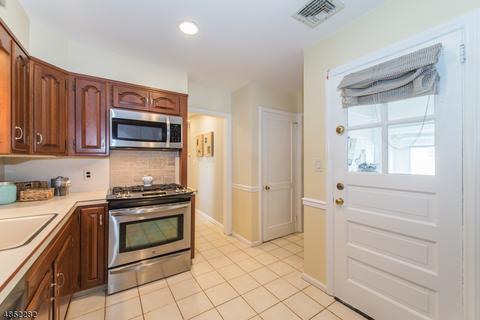 13 Chapel Pl, Wayne, NJ 07470 photo 9