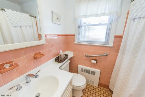 13 Chapel Pl, Wayne, NJ 07470 photo 16