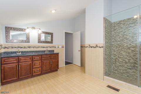 46 Chicopee Dr, Wayne, NJ 07470 photo 13