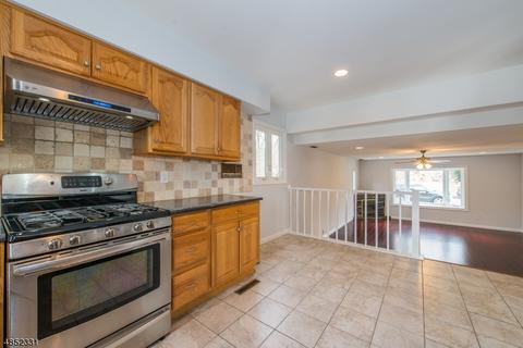 46 Chicopee Dr, Wayne, NJ 07470 photo 10