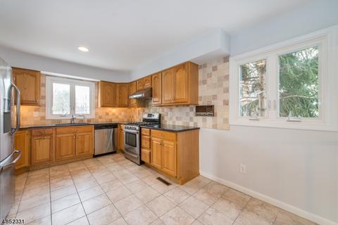 46 Chicopee Dr, Wayne, NJ 07470 photo 8