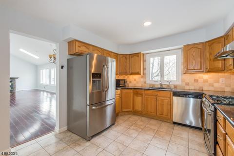 46 Chicopee Dr, Wayne, NJ 07470 photo 9