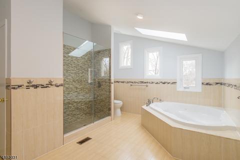 46 Chicopee Dr, Wayne, NJ 07470 photo 12