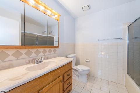 46 Chicopee Dr, Wayne, NJ 07470 photo 17