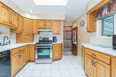 24 Wendt Ln, Wayne, NJ 07470 photo 3