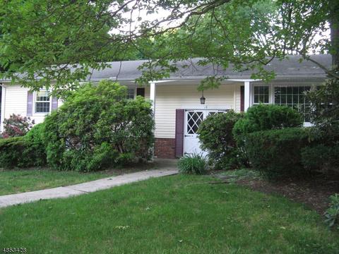 15 Arrowhead Dr, Upper Saddle River, NJ 07458 photo 2