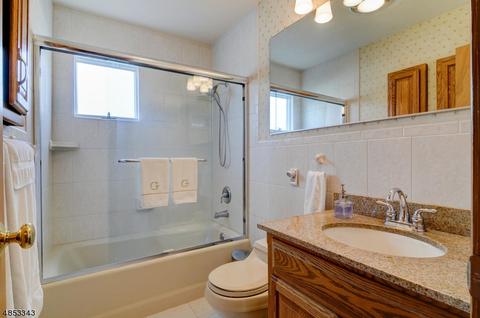 36 Skyline Dr, Clark, NJ 07066 photo 13