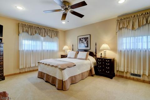 36 Skyline Dr, Clark, NJ 07066 photo 10