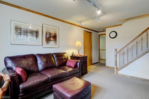 36 Skyline Dr, Clark, NJ 07066 photo 9