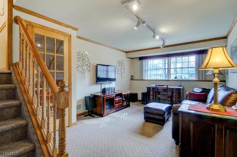 36 Skyline Dr, Clark, NJ 07066 photo 8