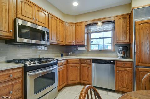 36 Skyline Dr, Clark, NJ 07066 photo 6