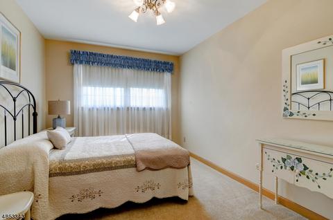 36 Skyline Dr, Clark, NJ 07066 photo 12