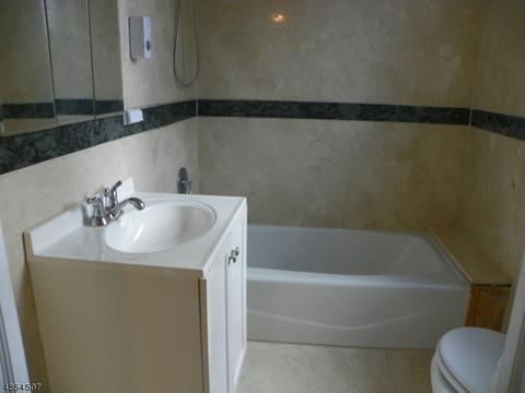 510 Riverside Dr, Wayne, NJ 07470 photo 9