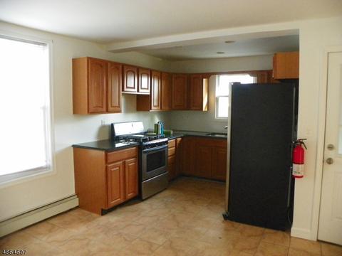 510 Riverside Dr, Wayne, NJ 07470 photo 3