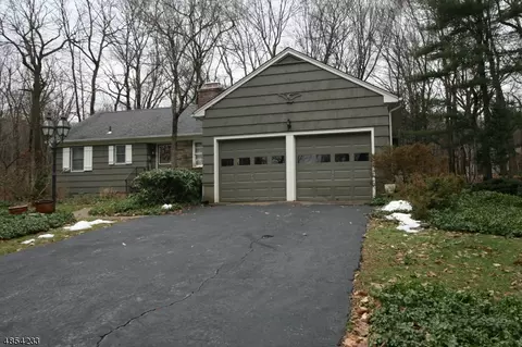 11 Strong Dr, Kinnelon, NJ 07405 photo 2