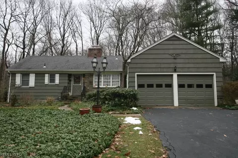 11 Strong Dr, Kinnelon, NJ 07405 photo 1