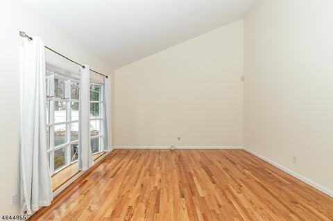 5 Layng Ter, Springfield, NJ 07081 photo 4