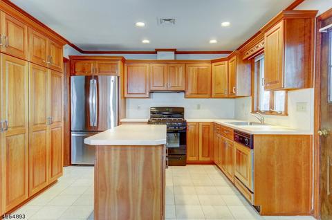 19 Surrey Dr, Wayne, NJ 07470 photo 11