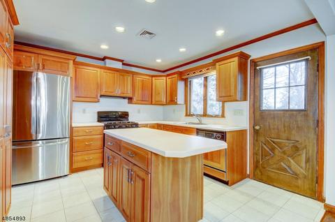 19 Surrey Dr, Wayne, NJ 07470 photo 10