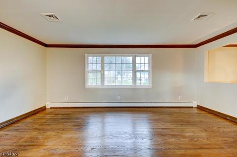 19 Surrey Dr, Wayne, NJ 07470 photo 4