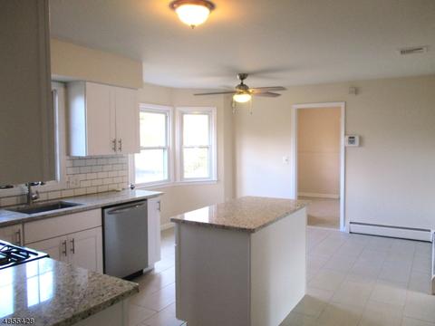 17 Petrie Ln, Wayne, NJ 07470 photo 4
