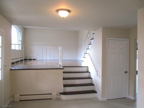 17 Petrie Ln, Wayne, NJ 07470 photo 8