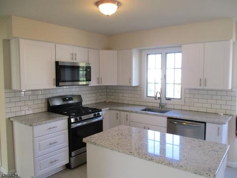 17 Petrie Ln, Wayne, NJ 07470 photo 2