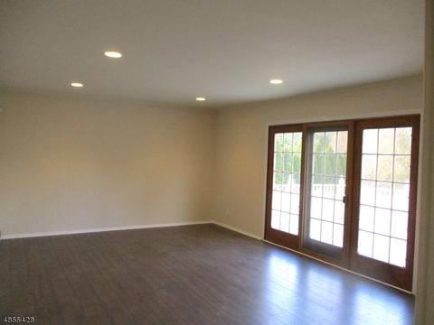 17 Petrie Ln, Wayne, NJ 07470 photo 11