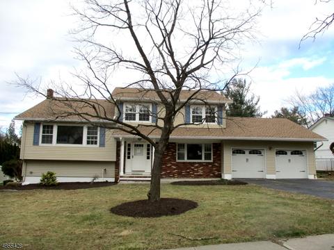 17 Petrie Ln, Wayne, NJ 07470 photo 1