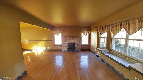 5 Crestview Dr, Stanhope, NJ 07874 photo 3