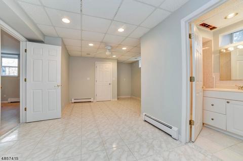 10 Davies Ct, Wayne, NJ 07470 photo 17