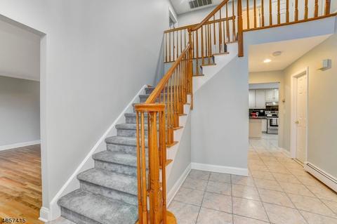 10 Davies Ct, Wayne, NJ 07470 photo 3