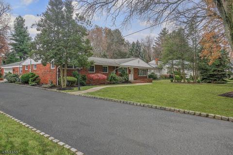 75 Hillcrest Dr, Clark, NJ 07066 photo 2