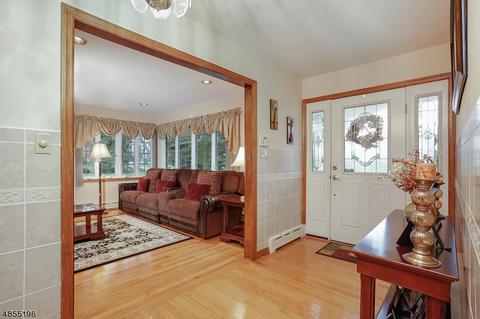 75 Hillcrest Dr, Clark, NJ 07066 photo 3