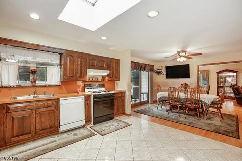 75 Hillcrest Dr, Clark, NJ 07066 photo 6