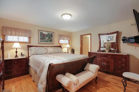 75 Hillcrest Dr, Clark, NJ 07066 photo 9