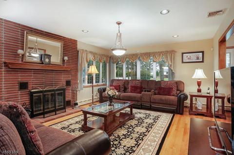 75 Hillcrest Dr, Clark, NJ 07066 photo 4